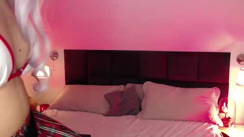 Snapshot of hellenroyy chatting on 02/02/26, 07:18 hellenroyy online show from 02/02/26, 07:18