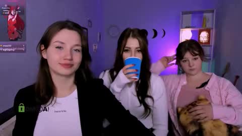 Snapshot of helli_belli chatting on 12/18/25, 08:26 Helli online show from 12/18/25, 08:26