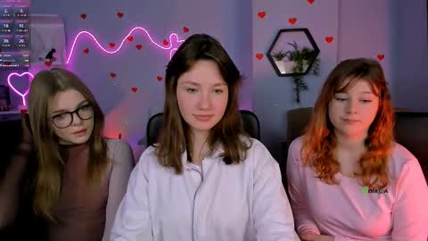 Snapshot of helli_belli chatting on 02/18/26, 08:27 Helli online show from 02/18/26, 08:27