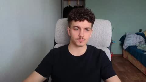 Snapshot of hellish_sugar chatting on 01/15/26, 11:37 Remy online show from 01/15/26, 11:37