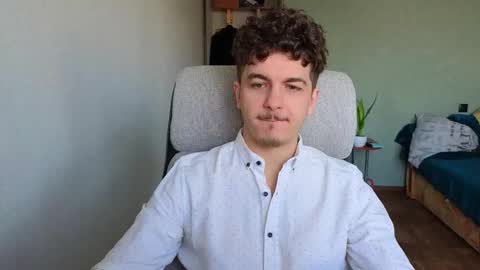 Snapshot of hellish_sugar chatting on 01/18/26, 07:45 Remy online show from 01/18/26, 07:45