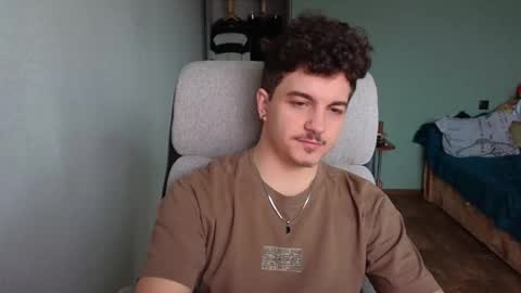 Snapshot of hellish_sugar chatting on 03/20/26, 05:34 Remy online show from 03/20/26, 05:34