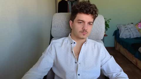 Snapshot of hellish_sugar chatting on 03/26/26, 05:35 Remy online show from 03/26/26, 05:35