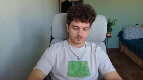 Snapshot of hellish_sugar chatting on 04/03/26, 04:32 Remy online show from 04/03/26, 04:32