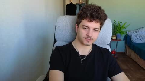 Snapshot of hellish_sugar chatting on 04/06/26, 04:57 Remy online show from 04/06/26, 04:57