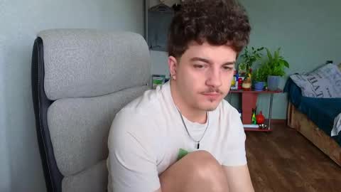 Snapshot of hellish_sugar chatting on 04/24/26, 06:05 Remy online show from 04/24/26, 06:05