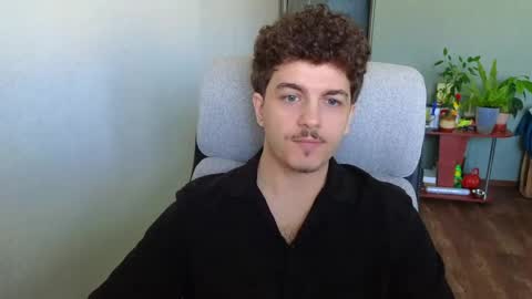 Snapshot of hellish_sugar chatting on 05/07/26, 06:19 Remy online show from 05/07/26, 06:19