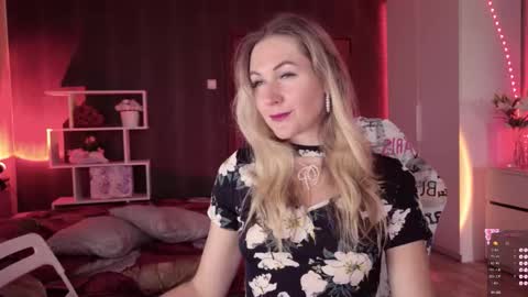 Alisia  Monday to Friday from 10 am to 4 pm GMT 2 online show from 09/25/25, 08:18