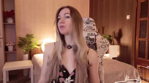 Alisia  Monday to Friday from 10 am to 4 pm GMT 2 online show from 04/30/26, 08:20