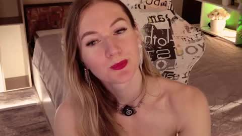 Alisia  Monday to Friday from 10 am to 4 pm GMT 2 online show from 07/03/26, 08:21