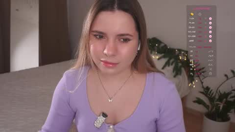 Snapshot of hello_taya chatting on 12/22/25, 02:25 Taya online show from 12/22/25, 02:25