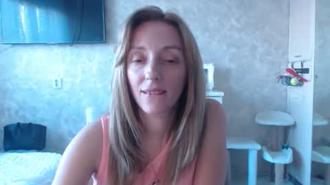 Snapshot of hellokittykaty chatting on 09/29/25, 06:18 Victory online show from 09/29/25, 06:18