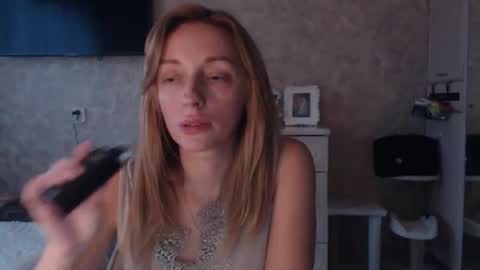 Snapshot of hellokittykaty chatting on 11/05/25, 06:13 Victory online show from 11/05/25, 06:13