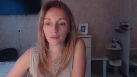 Snapshot of hellokittykaty chatting on 11/18/25, 06:18 Victory online show from 11/18/25, 06:18