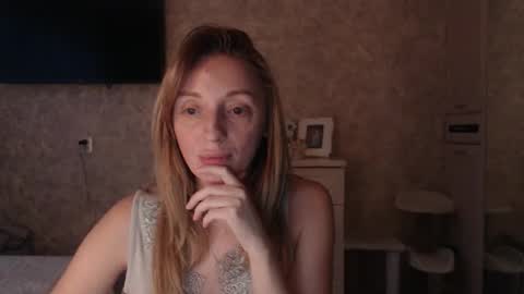 Snapshot of hellokittykaty chatting on 11/28/25, 06:16 Victory online show from 11/28/25, 06:16