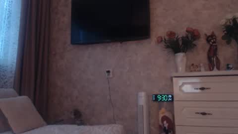 Snapshot of hellokittykaty chatting on 12/03/25, 06:32 Victory online show from 12/03/25, 06:32