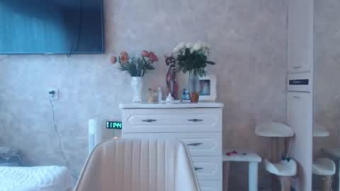 Snapshot of hellokittykaty chatting on 12/04/25, 08:45 Victory online show from 12/04/25, 08:45