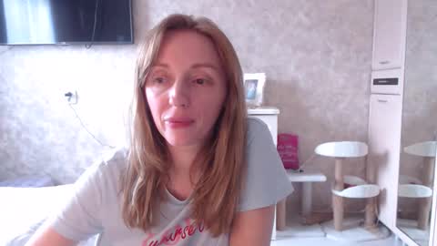 Snapshot of hellokittykaty chatting on 05/15/26, 06:20 Victory online show from 05/15/26, 06:20