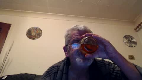 Snapshot of helloyou64 chatting on 12/20/25, 06:26 helloyou64 online show from 12/20/25, 06:26