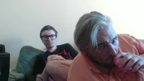 Snapshot of hellr4izer chatting on 12/20/25, 06:48 Hayden Phirox online show from 12/20/25, 06:48