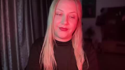 Snapshot of hellyriddle chatting on 10/06/25, 11:18 DeleteyourSadness online show from 10/06/25, 11:18