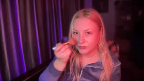 Snapshot of hellyriddle chatting on 12/14/25, 07:03 DeleteyourSadness online show from 12/14/25, 07:03