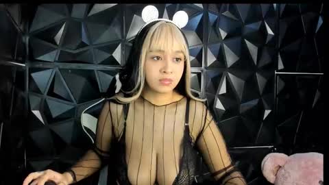 Snapshot of heluehorny13 chatting on 03/16/26, 01:22 heluehorny13 online show from 03/16/26, 01:22