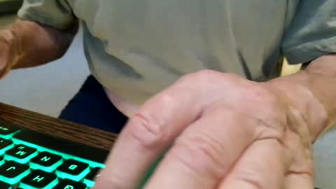 Helvell online show from 07/28/26, 06:20