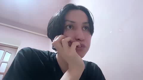 Snapshot of hencamx chatting on 02/05/25, 06:59 Eva online show from 02/05/25, 06:59