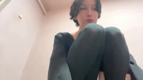 Snapshot of hencamx chatting on 02/08/25, 08:53 Eva online show from 02/08/25, 08:53