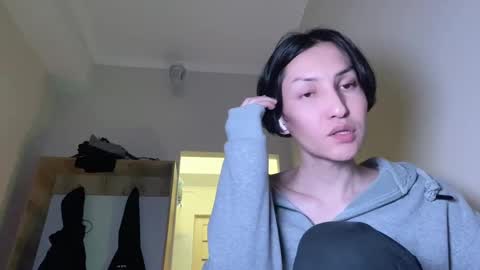 Snapshot of hencamx chatting on 03/02/25, 05:58 Eva online show from 03/02/25, 05:58