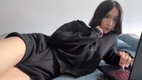 Snapshot of hencamx chatting on 09/26/25, 06:06 Eva online show from 09/26/25, 06:06