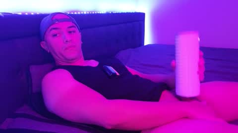 Snapshot of hennidrip chatting on 11/20/25, 04:29 HENNIDRIP online show from 11/20/25, 04:29