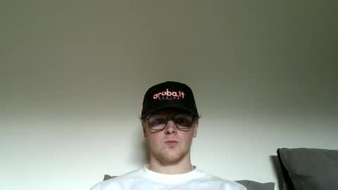 Snapshot of henrietje chatting on 06/06/26, 01:05 henrietje online show from 06/06/26, 01:05