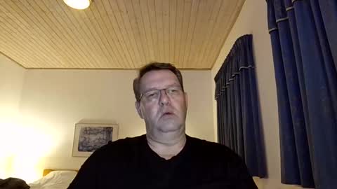 Snapshot of henrikrp1971 chatting on 12/09/24, 11:03 henrikrp1971 online show from 12/09/24, 11:03