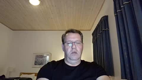 Snapshot of henrikrp1971 chatting on 12/12/24, 01:32 henrikrp1971 online show from 12/12/24, 01:32