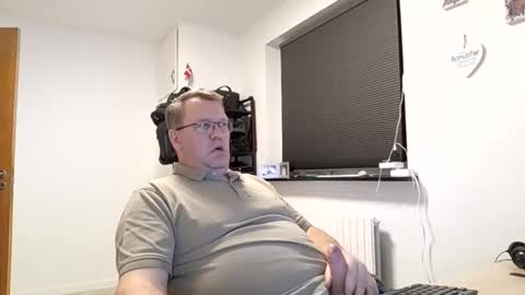 Snapshot of henrikrp1971 chatting on 12/19/24, 04:24 henrikrp1971 online show from 12/19/24, 04:24