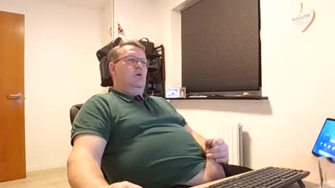 Snapshot of henrikrp1971 chatting on 02/06/25, 09:17 henrikrp1971 online show from 02/06/25, 09:17