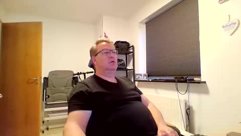 Snapshot of henrikrp1971 chatting on 10/22/25, 03:45 henrikrp1971 online show from 10/22/25, 03:45