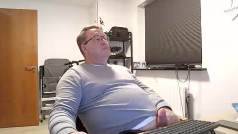 Snapshot of henrikrp1971 chatting on 11/23/25, 07:35 henrikrp1971 online show from 11/23/25, 07:35