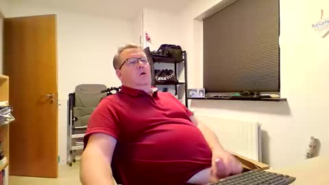 Snapshot of henrikrp1971 chatting on 12/20/25, 06:37 henrikrp1971 online show from 12/20/25, 06:37