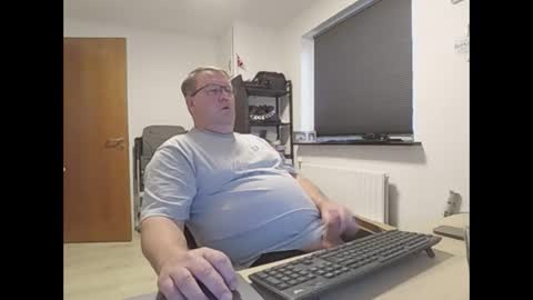 henrikrp1971 online show from 12/22/25, 01:41