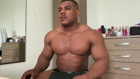 Snapshot of henrimusclee chatting on 01/02/25, 09:07 Henri online show from 01/02/25, 09:07