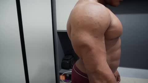 Snapshot of henrimusclee chatting on 12/03/25, 09:35 Henri online show from 12/03/25, 09:35