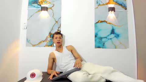 Snapshot of henry_green2 chatting on 03/15/26, 01:06 Henry online show from 03/15/26, 01:06