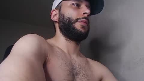 Snapshot of henryaxe chatting on 06/17/26, 04:19 HenryAxe online show from 06/17/26, 04:19