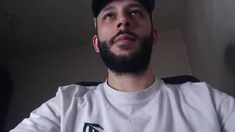 Snapshot of henryaxe chatting on 06/19/26, 01:15 HenryAxe online show from 06/19/26, 01:15