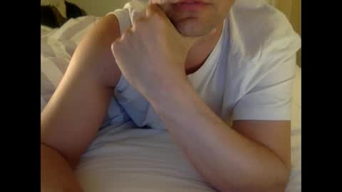 Snapshot of henryhipster chatting on 11/14/25, 04:49 Henryhipster sub spank useme new Europe Twink kiss first fit kinky naughty online show from 11/14/25, 04:49