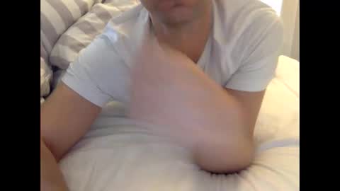 Snapshot of henryhipster chatting on 11/18/25, 07:24 Henryhipster sub spank useme new Europe Twink kiss first fit kinky naughty online show from 11/18/25, 07:24