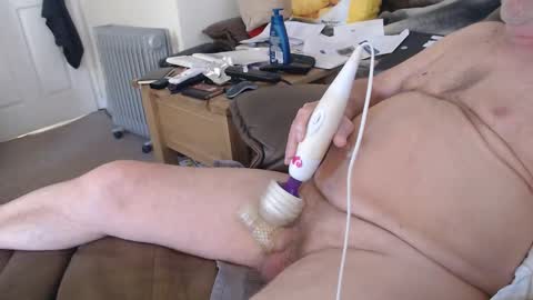 Snapshot of henryjxxx chatting on 04/25/26, 08:39 henryjxxx online show from 04/25/26, 08:39